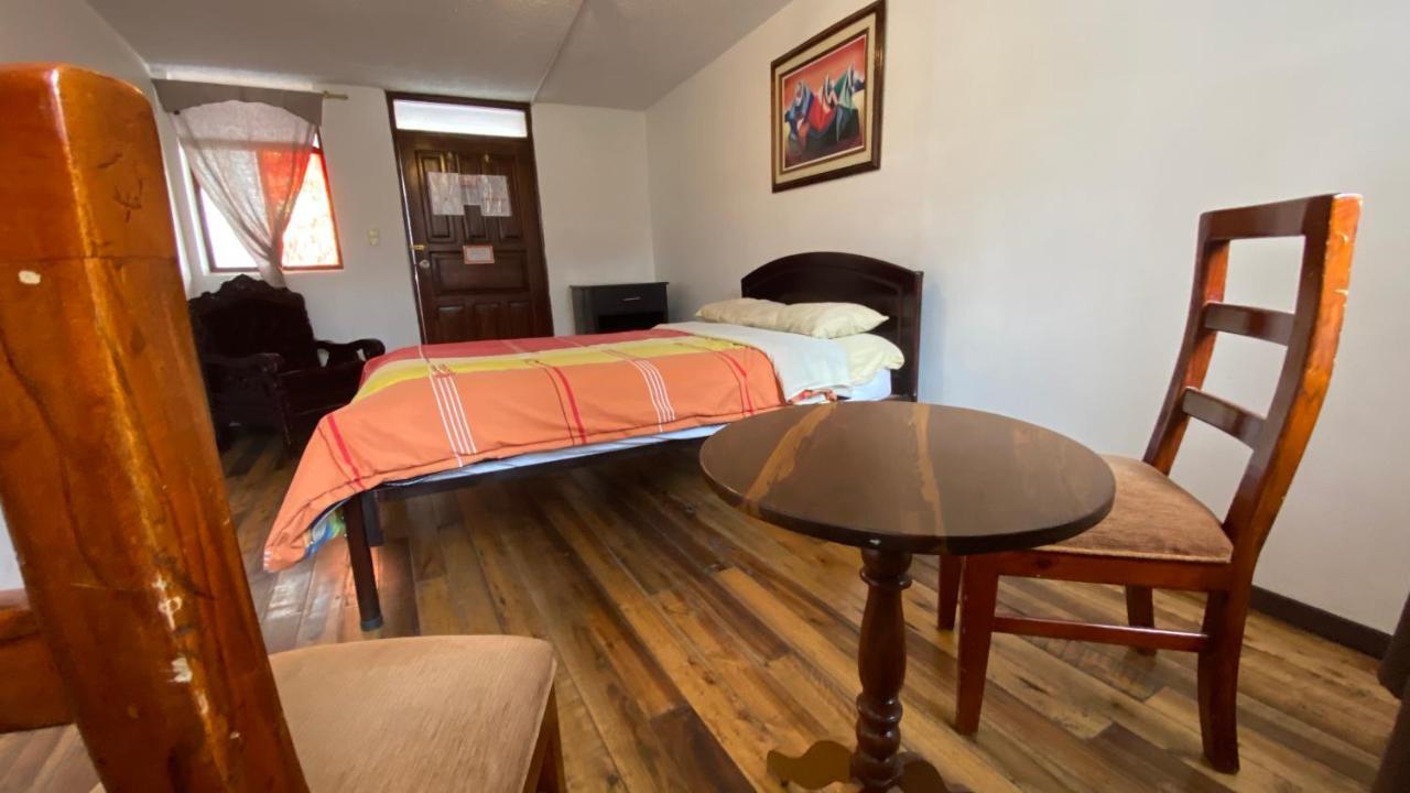 Hostal La Guayunga Rooftop Quito Bagian luar foto