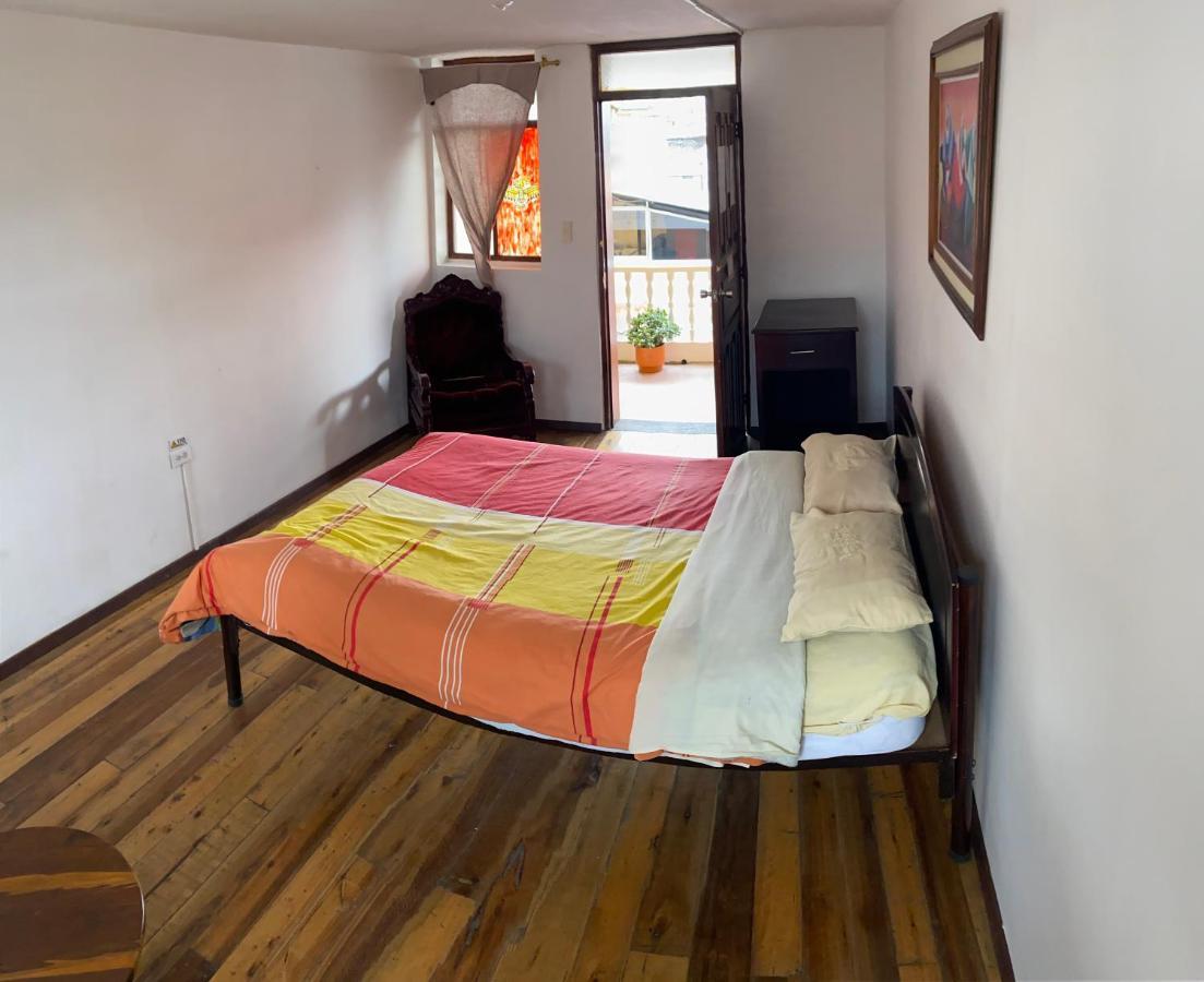 Hostal La Guayunga Rooftop Quito Bagian luar foto