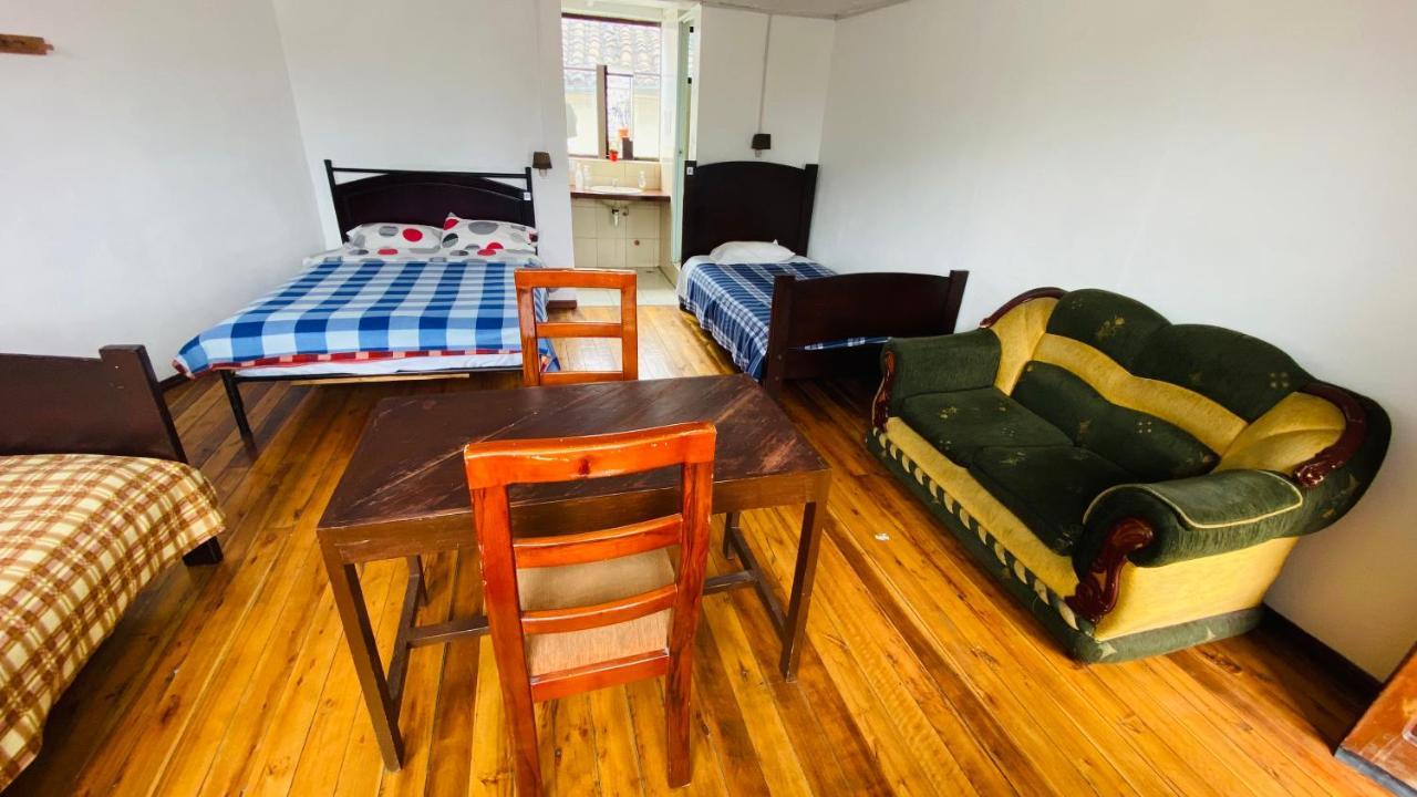 Hostal La Guayunga Rooftop Quito Bagian luar foto