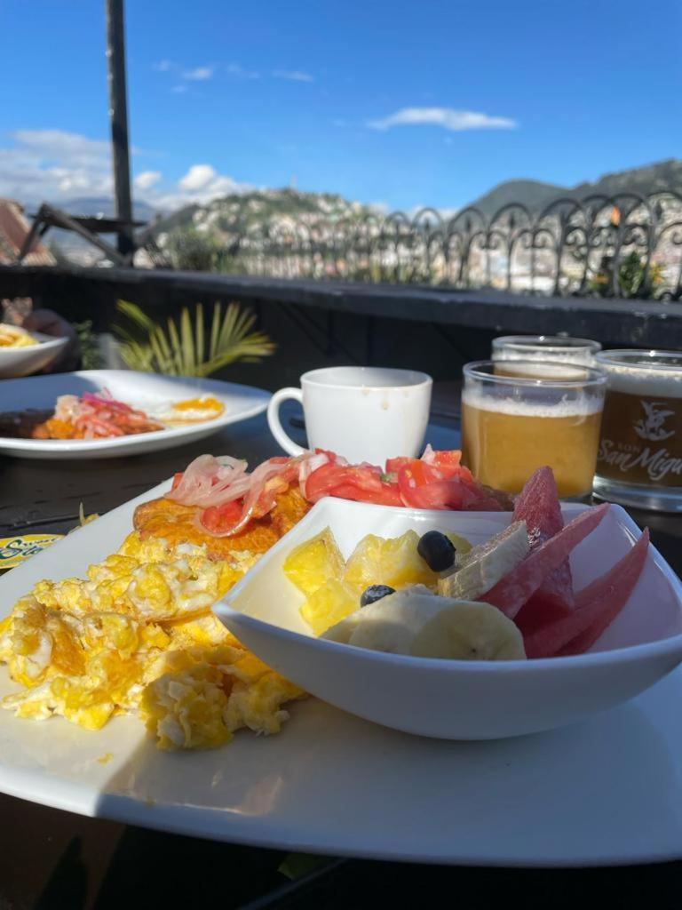 Hostal La Guayunga Rooftop Quito Bagian luar foto