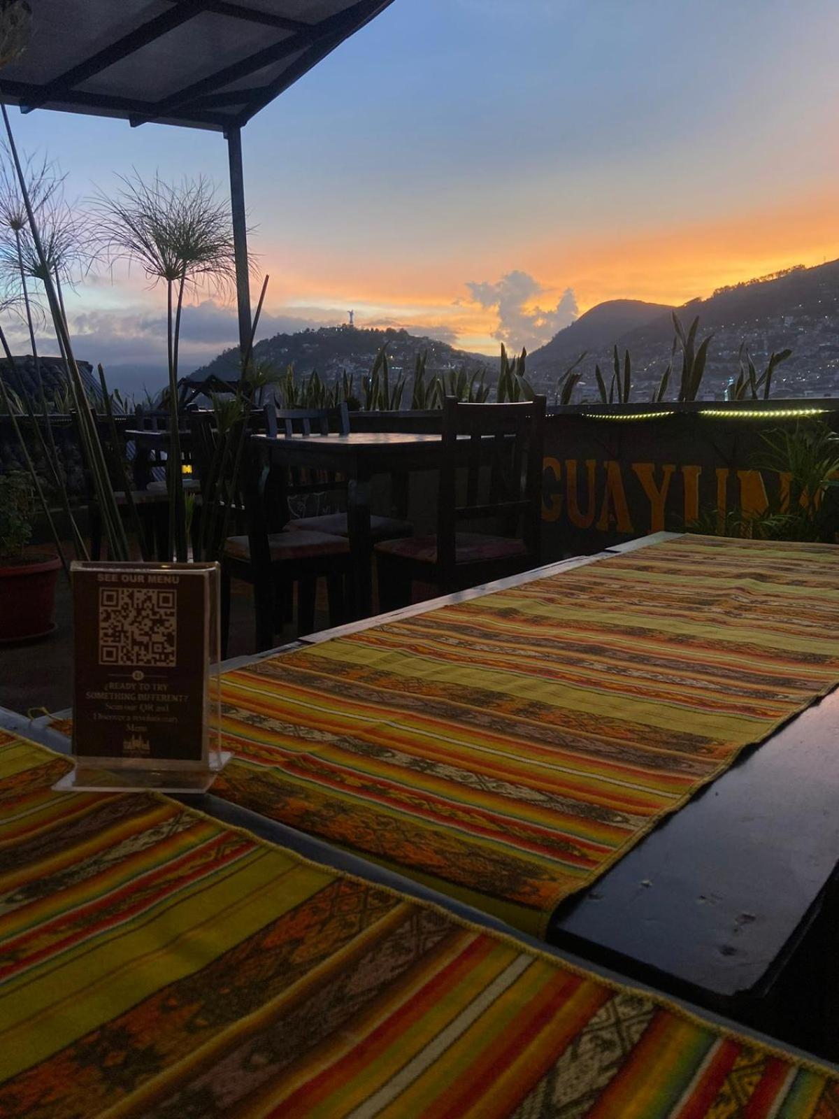 Hostal La Guayunga Rooftop Quito Bagian luar foto