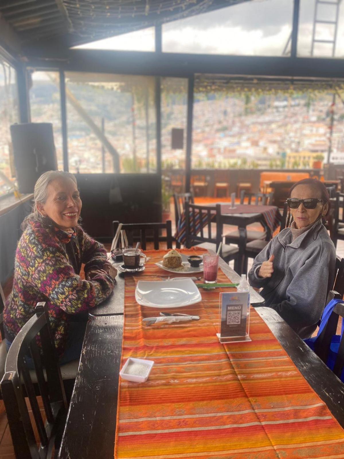 Hostal La Guayunga Rooftop Quito Bagian luar foto