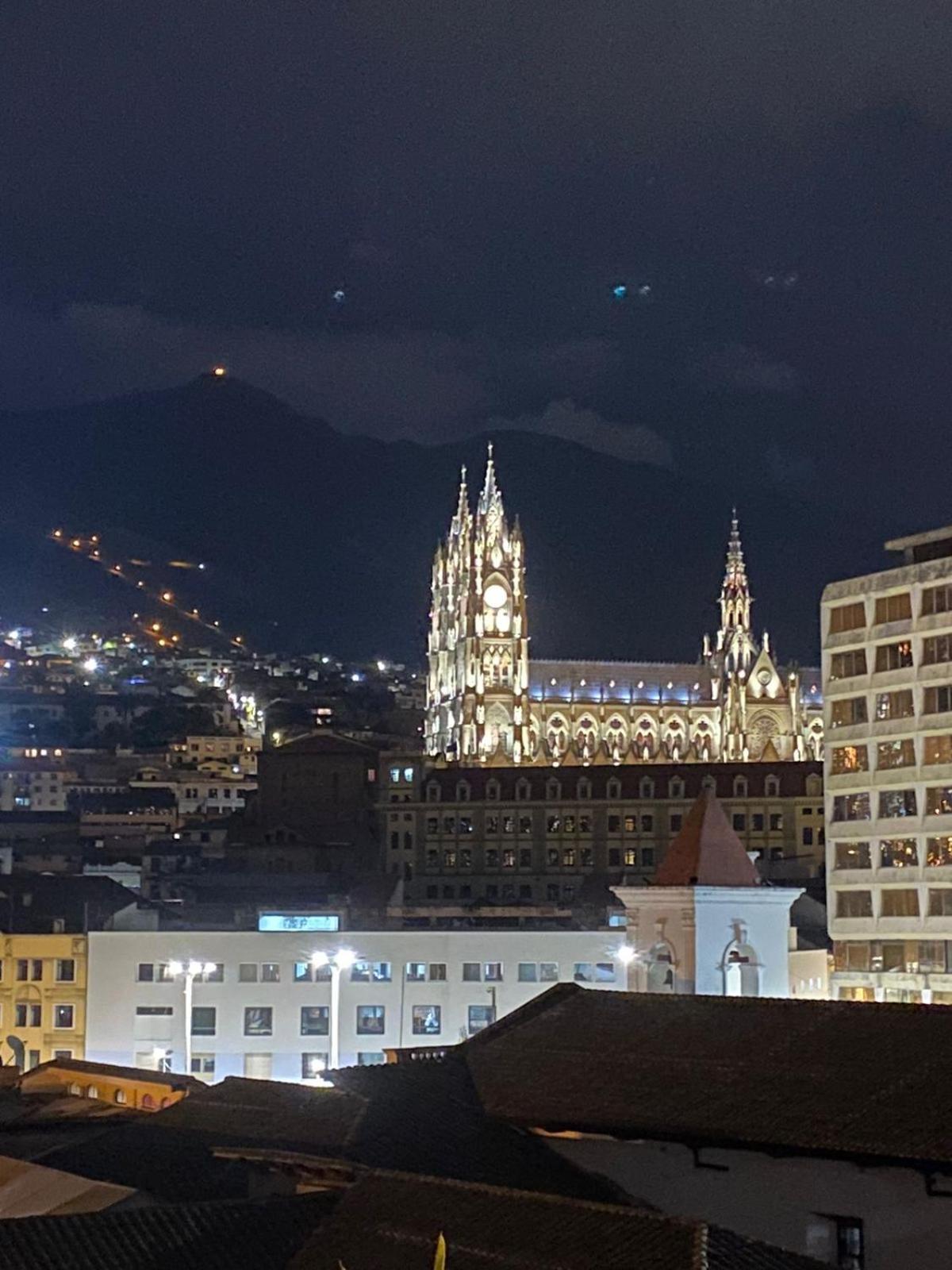 Hostal La Guayunga Rooftop Quito Bagian luar foto