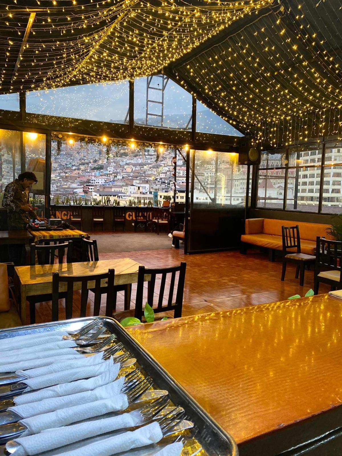 Hostal La Guayunga Rooftop Quito Bagian luar foto